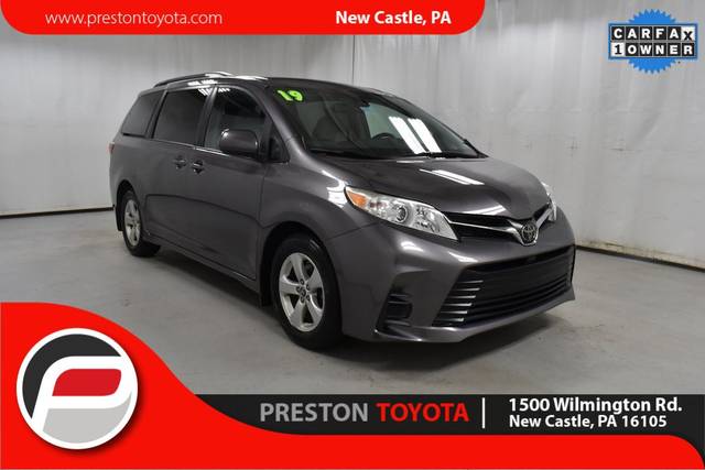 2019 Toyota Sienna LE FWD photo