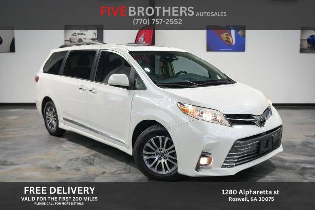 2019 Toyota Sienna XLE FWD photo