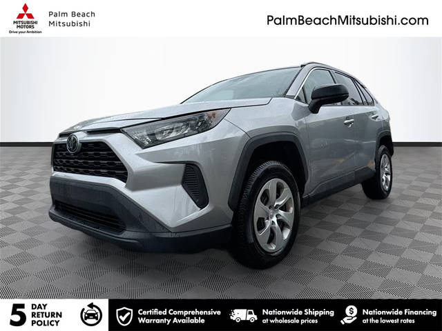 2019 Toyota RAV4 LE FWD photo