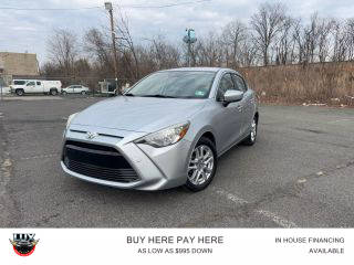 2018 Toyota Yaris  FWD photo