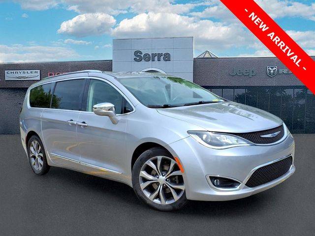 2019 Chrysler Pacifica Minivan Limited FWD photo