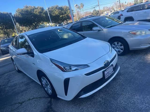 2019 Toyota Prius LE FWD photo