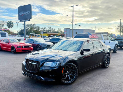 2019 Chrysler 300 Touring RWD photo