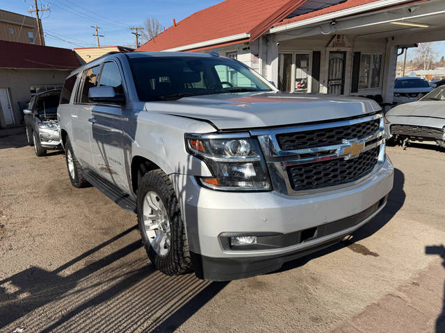 2019 Chevrolet Suburban LT 4WD photo
