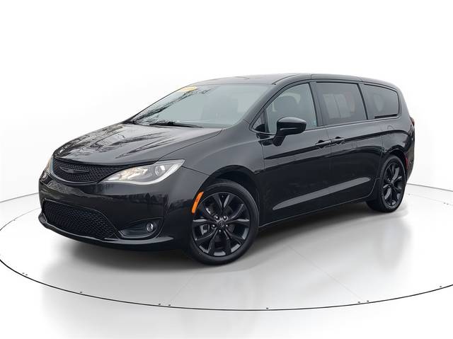 2019 Chrysler Pacifica Minivan Touring Plus FWD photo