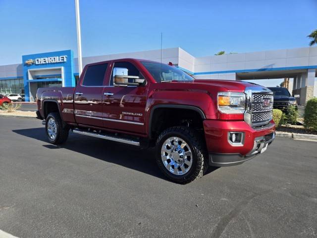 2019 GMC Sierra 2500HD Denali 4WD photo