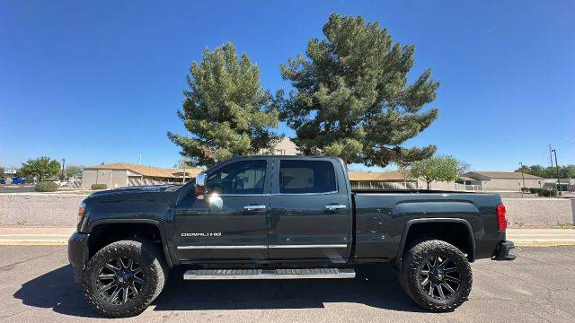 2019 GMC Sierra 2500HD Denali 4WD photo
