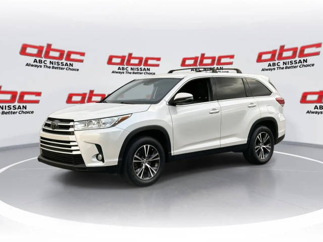 2019 Toyota Highlander LE Plus FWD photo