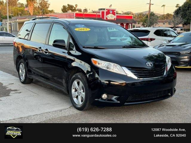 2017 Toyota Sienna LE FWD photo