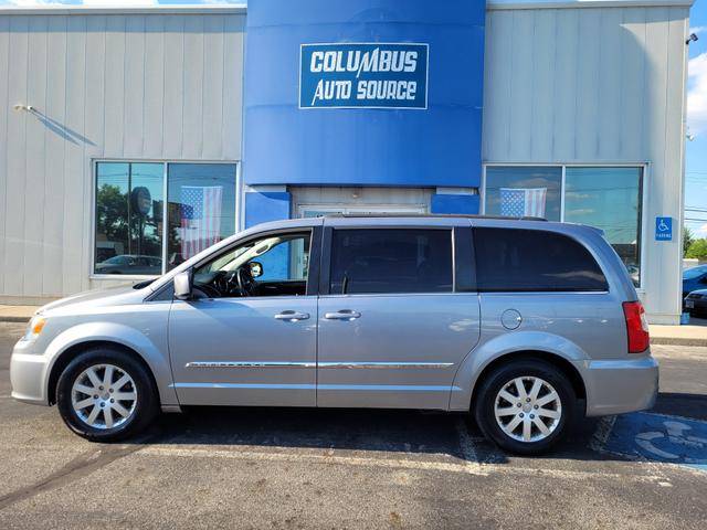 2016 Chrysler Town and Country Touring FWD photo