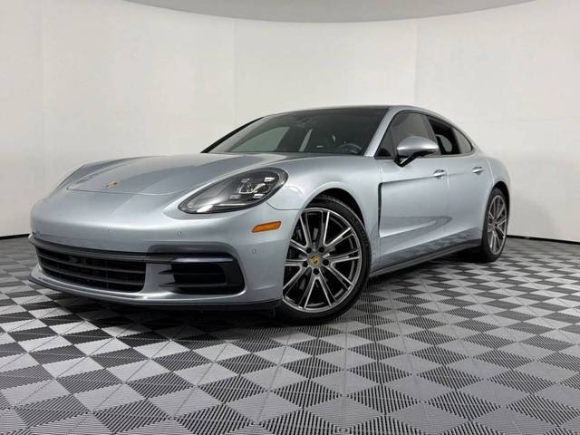 2019 Porsche Panamera  RWD photo