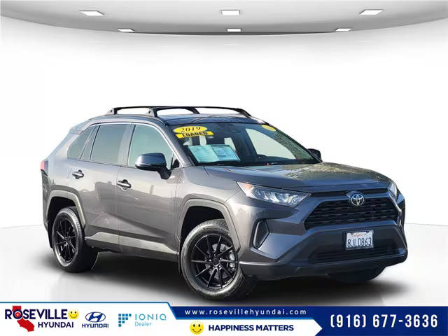 2019 Toyota RAV4 LE FWD photo