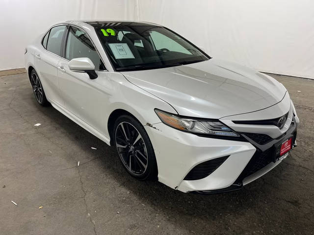 2019 Toyota Camry XSE FWD photo