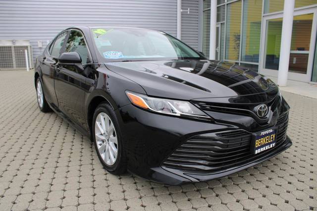 2019 Toyota Camry LE FWD photo