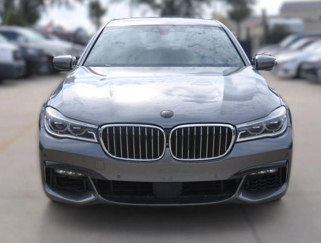 2016 BMW 7 Series 750i RWD photo
