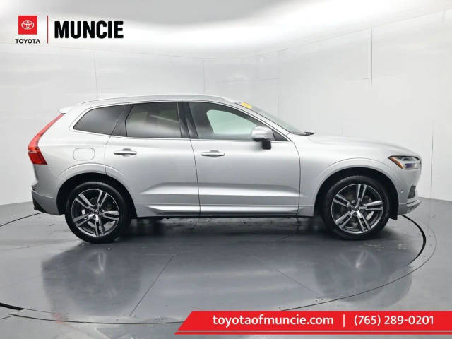 2019 Volvo XC60 Momentum AWD photo