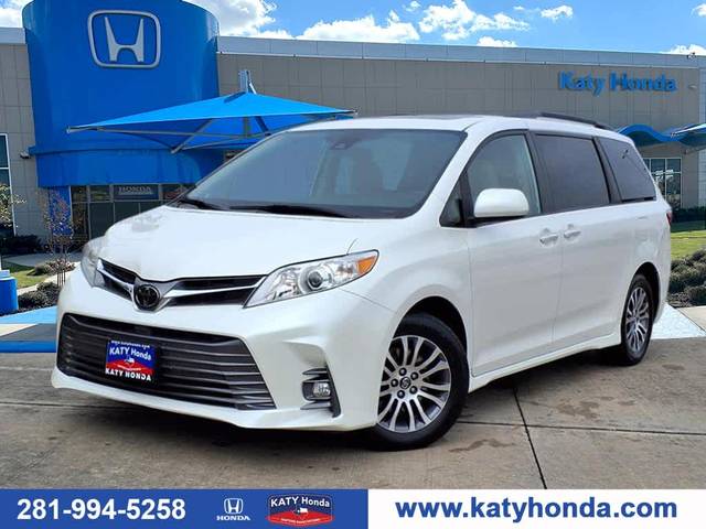 2019 Toyota Sienna XLE Premium FWD photo