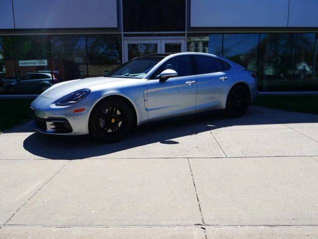 2019 Porsche Panamera 4 AWD photo