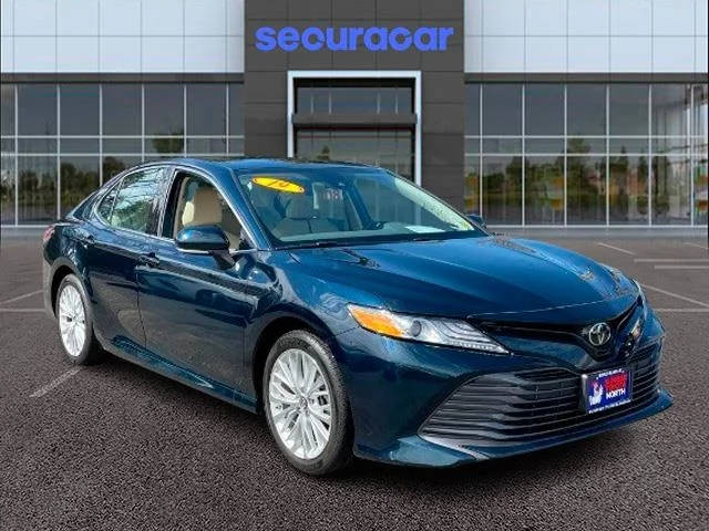 2019 Toyota Camry XLE FWD photo