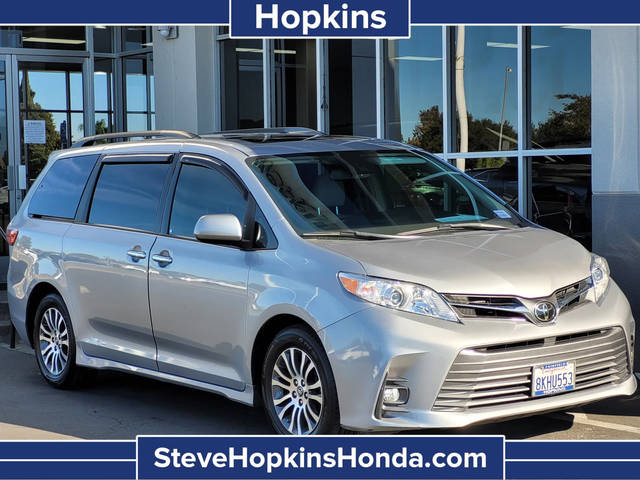 2018 Toyota Sienna XLE FWD photo