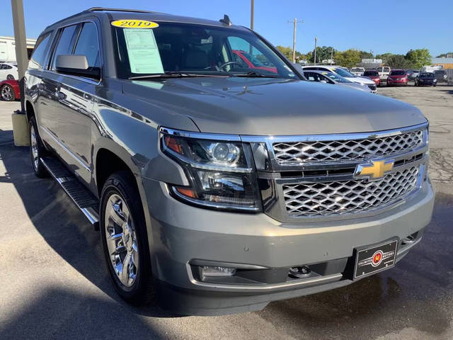 2019 Chevrolet Suburban LT 4WD photo