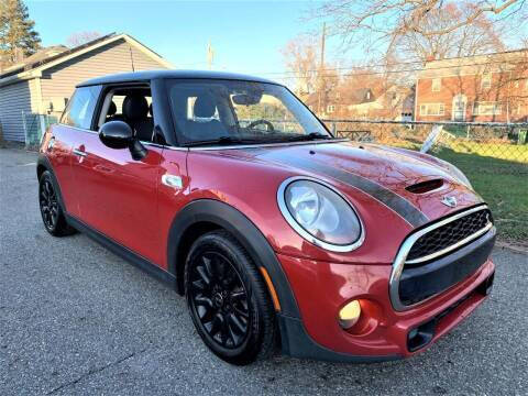 2015 MINI Hardtop 2 Door S FWD photo