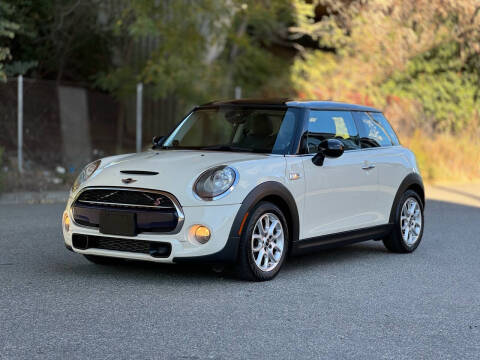 2015 MINI Hardtop 2 Door S FWD photo