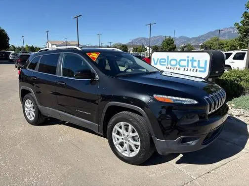 2016 Jeep Cherokee Latitude FWD photo