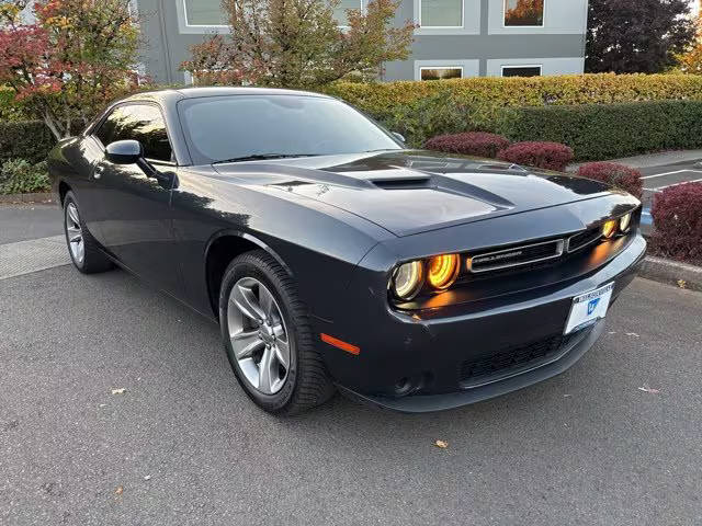 2018 Dodge Challenger SXT RWD photo