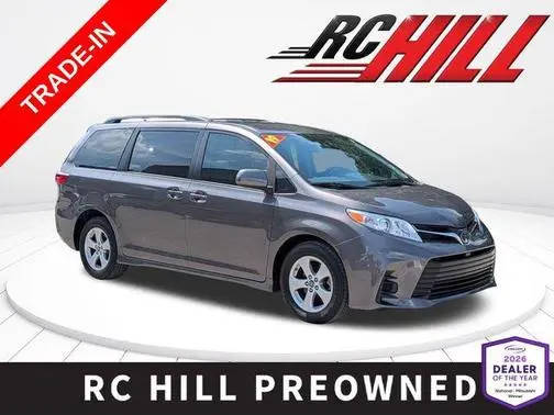 2019 Toyota Sienna LE FWD photo