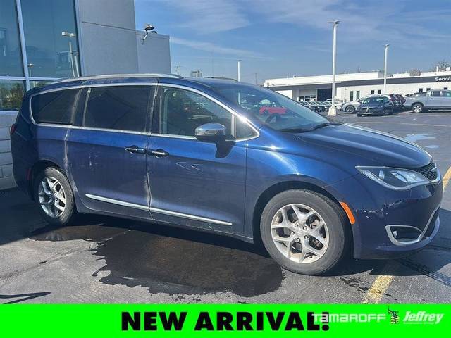2019 Chrysler Pacifica Minivan Limited FWD photo
