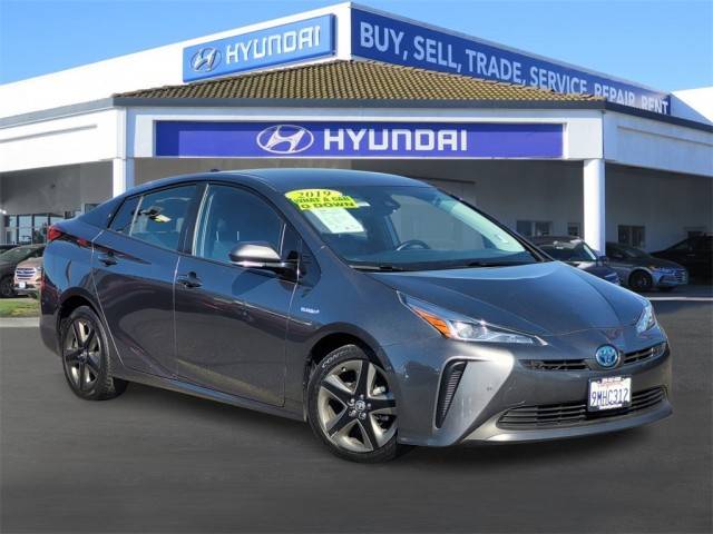 2019 Toyota Prius XLE FWD photo