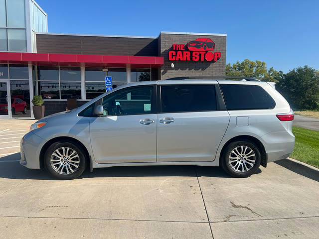 2019 Toyota Sienna XLE Premium FWD photo