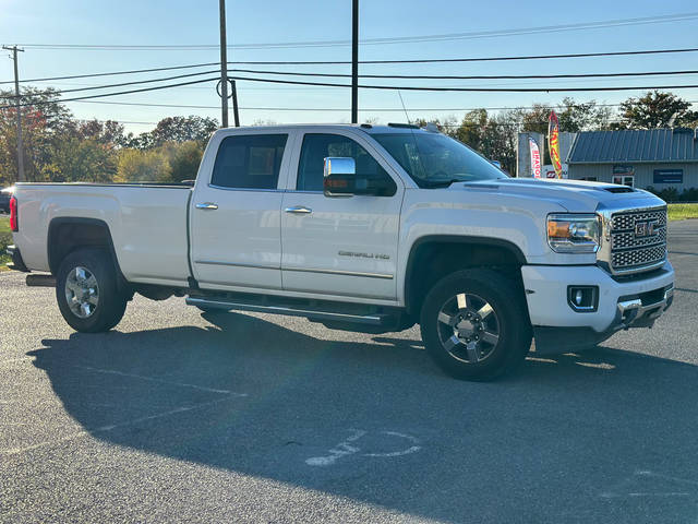 2019 GMC Sierra 3500HD Denali 4WD photo