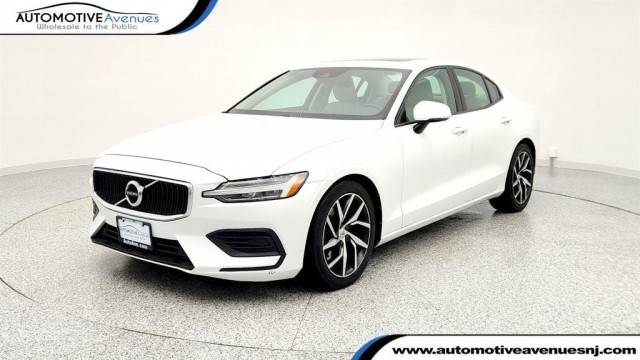 2019 Volvo S60 Momentum AWD photo
