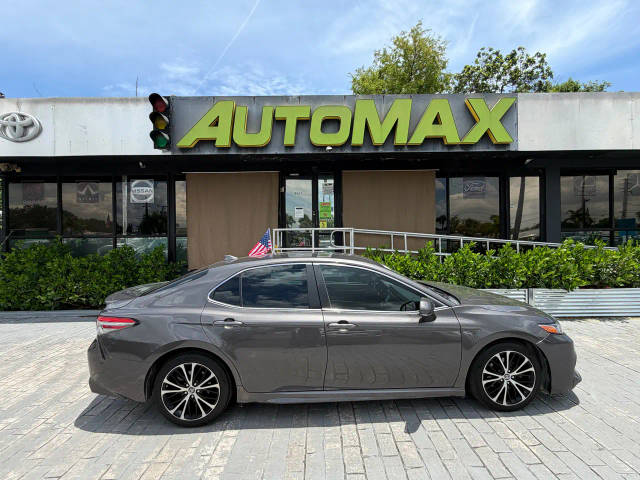 2019 Toyota Camry SE FWD photo