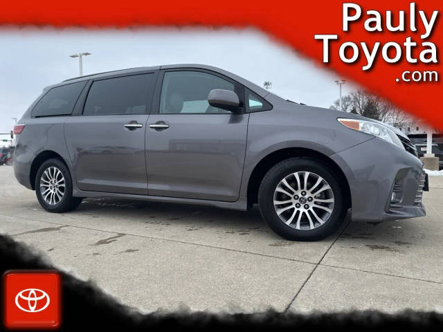 2019 Toyota Sienna XLE FWD photo