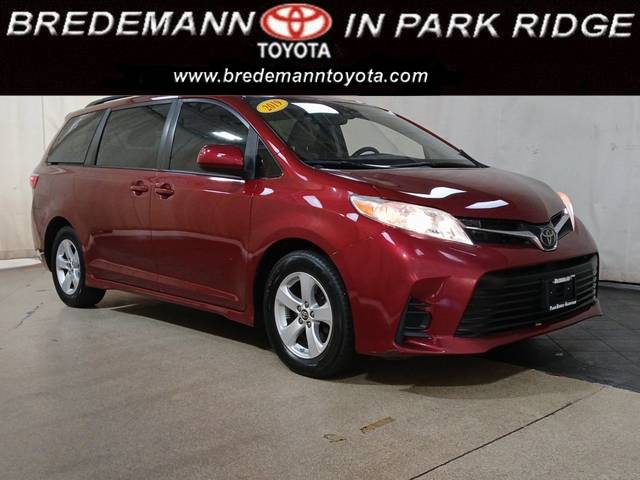2019 Toyota Sienna LE FWD photo