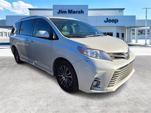 2019 Toyota Sienna XLE FWD photo