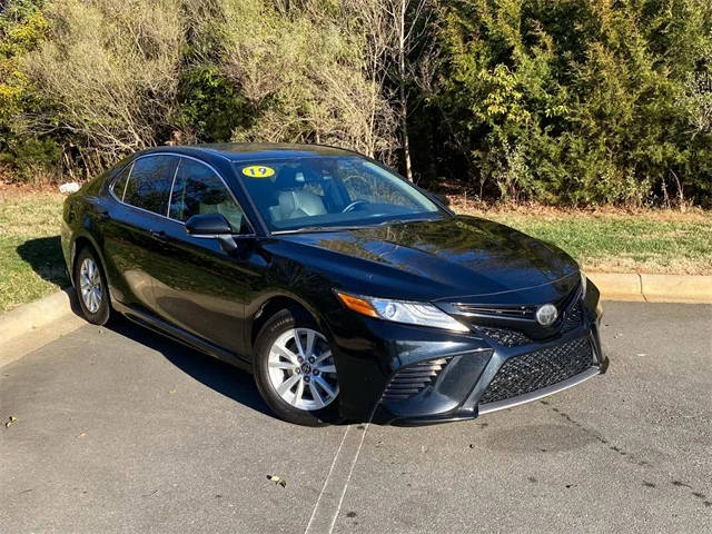 2019 Toyota Camry XSE FWD photo