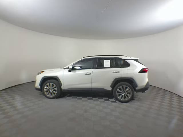 2019 Toyota RAV4 Limited FWD photo