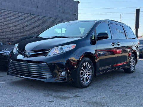 2019 Toyota Sienna XLE FWD photo