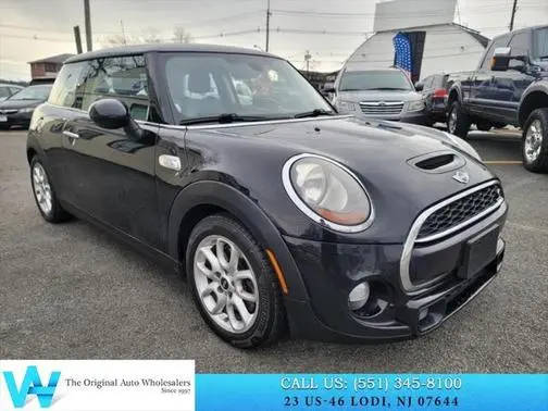 2015 MINI Hardtop 2 Door S FWD photo
