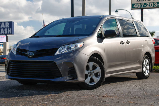 2019 Toyota Sienna L FWD photo