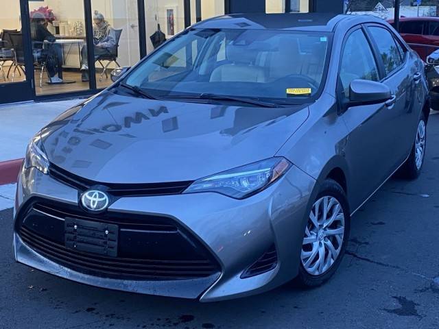 2018 Toyota Corolla LE FWD photo