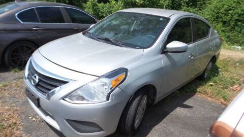 2017 Nissan Versa SV FWD photo