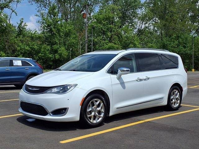 2019 Chrysler Pacifica Minivan Limited FWD photo
