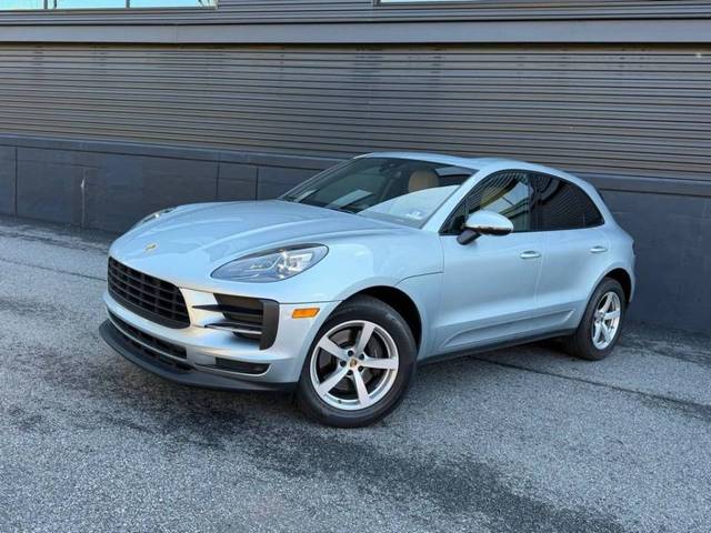 2019 Porsche Macan  AWD photo