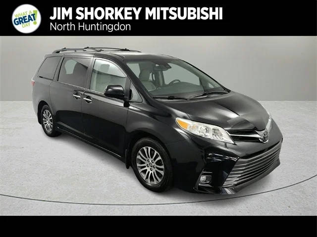 2019 Toyota Sienna XLE Premium FWD photo