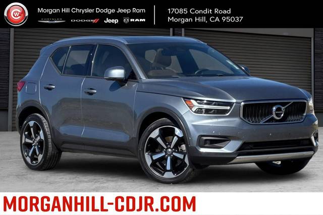 2019 Volvo XC40 Momentum AWD photo